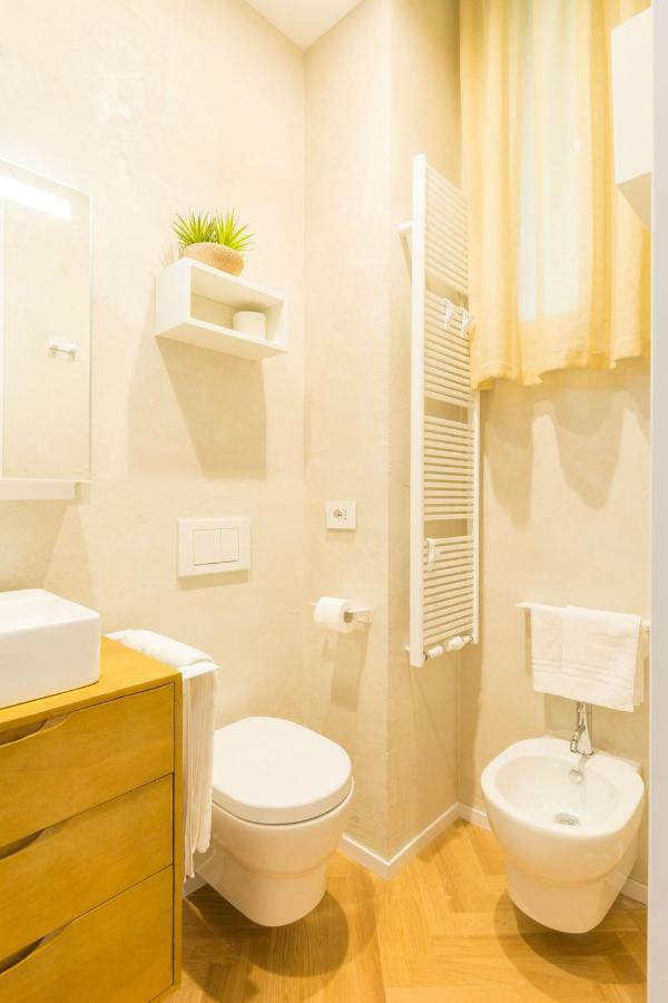Duomo Deluxe Room Милано Екстериор снимка